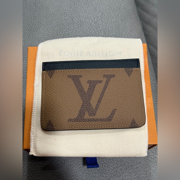 Louis Vuitton Monogram Card Holder - Picture 2 of 4